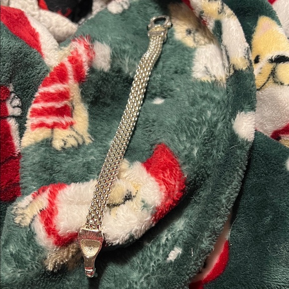 Elegant Silver Bracelet - Picture 7 of 7